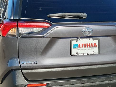 Used 2023 Toyota RAV4 XLE Premium image 11