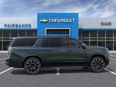 New 2026 Chevrolet Suburban RST image 5