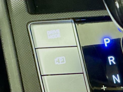 Used 2024 Hyundai Elantra SE image 14