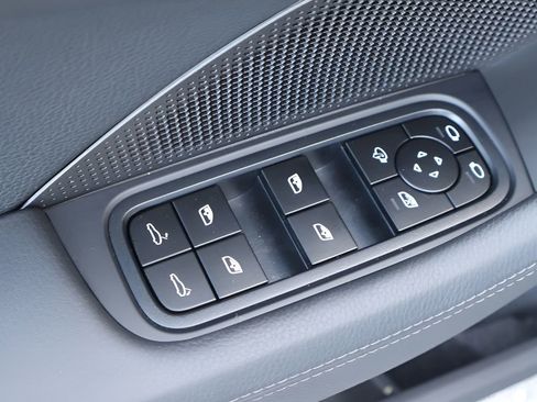 Used 2024 Porsche Panamera RWD image 11