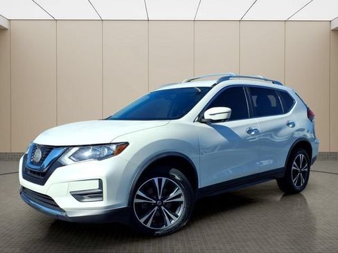 Used 2019 Nissan Rogue SV w/ Premium Package AWD/4WD image 2