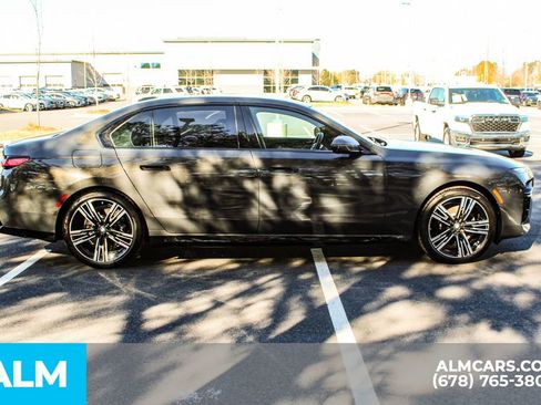 Used 2023 BMW 740i w/ Parking Assistance Package image 9