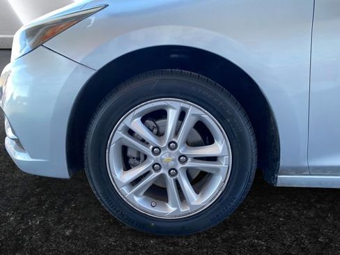 Used 2017 Chevrolet Cruze LT image 6