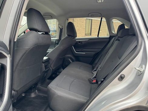 Used 2021 Toyota RAV4 LE image 10
