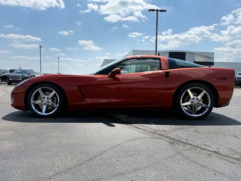 Used 2005 Chevrolet Corvette Coupe w/ Preferred Equipment Group RWD image 5