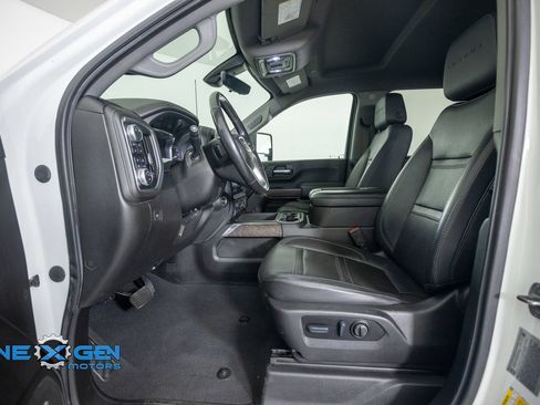 Used 2022 GMC Sierra 3500 Denali w/ Technology Package AWD/4WD image 11