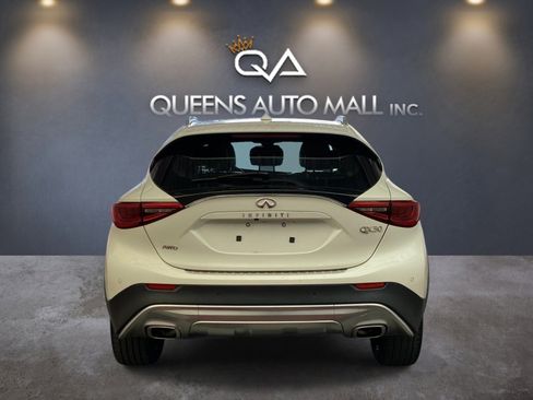 Used 2017 INFINITI QX30 Premium w/ Navigation Package AWD/4WD image 5
