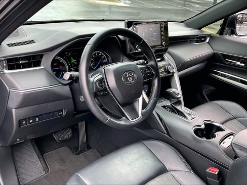 Used 2021 Toyota Venza XLE image 17