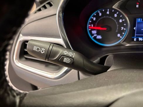 Used 2019 Chevrolet Equinox LT w/ Driver Convenience Package FWD image 30