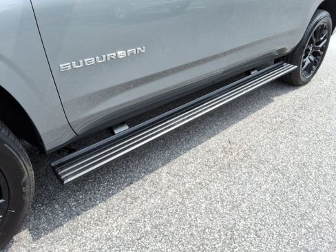 Certified 2026 Chevrolet Suburban High Country AWD/4WD image 12