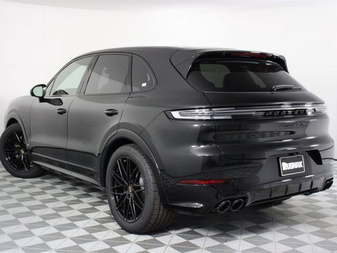 New 2026 Porsche Cayenne GTS image 3