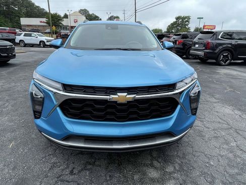 Used 2025 Chevrolet Trax LT FWD image 8