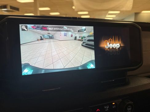 Used 2024 Jeep Gladiator Sport AWD/4WD image 18