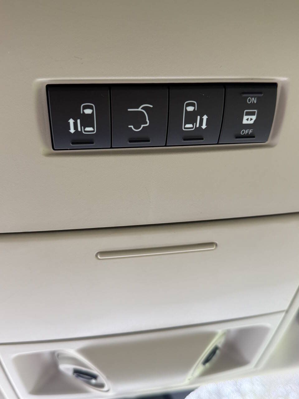 Used 2012 Chrysler Town & Country Touring FWD image 19