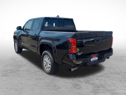 Certified 2025 Toyota Tacoma SR5 w/ SR5 Upgrade Package AWD/4WD image 5