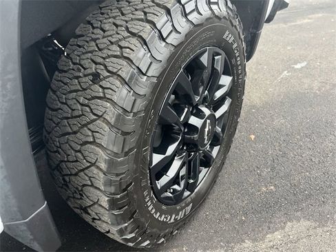 Used 2025 Chevrolet Silverado 2500 LT w/ Trail Boss Package image 6