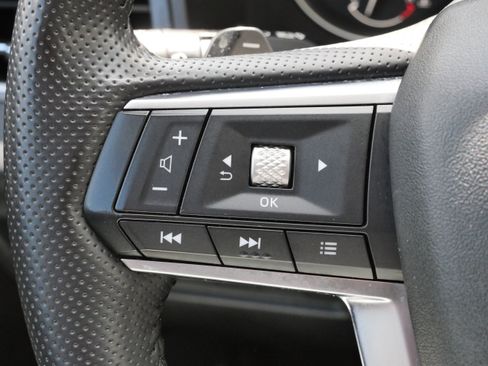 Used 2025 Mitsubishi Outlander SE AWD/4WD image 32