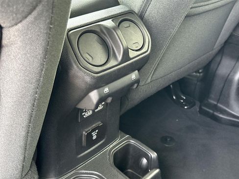 Used 2025 Jeep Wrangler Unlimited Sahara AWD/4WD image 18