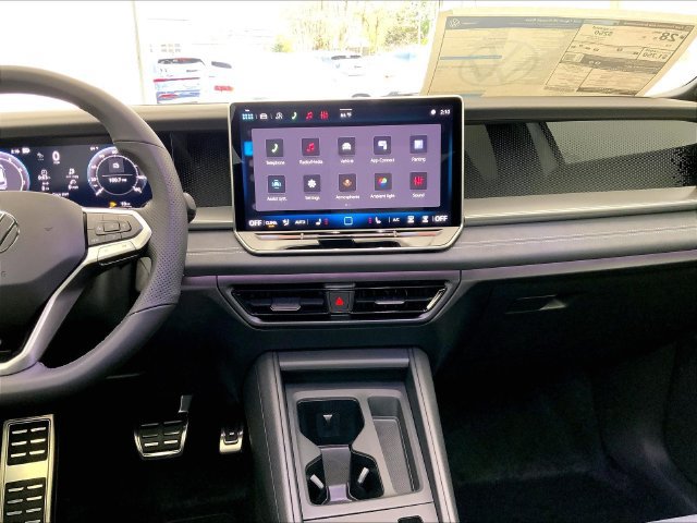 New 2026 Volkswagen Tiguan SE R-Line FWD image 8