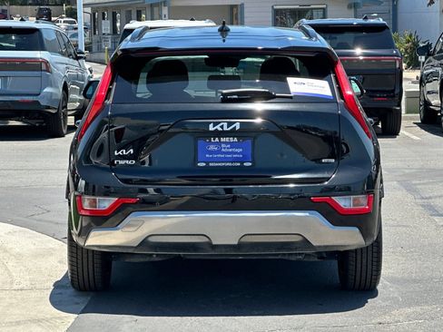 Used 2023 Kia Niro EX Touring FWD image 4