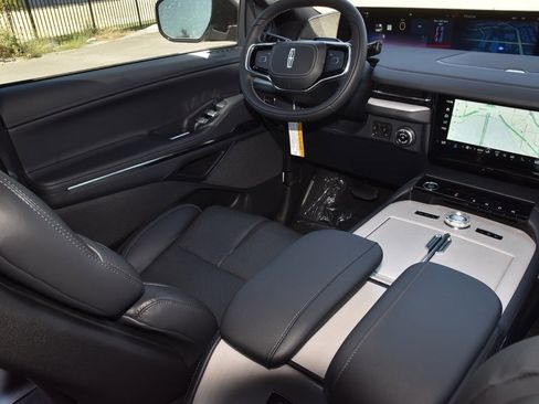 New 2025 Lincoln Navigator L Reserve w/ Jet Appearance Package image 16