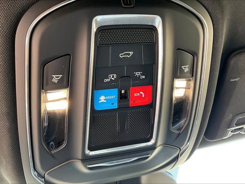 Used 2025 Jeep Grand Cherokee Altitude AWD/4WD image 32