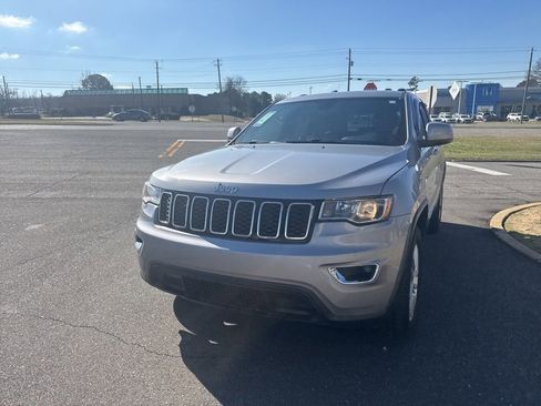Used 2017 Jeep Grand Cherokee Laredo w/ Quick Order Package 2BE image 14