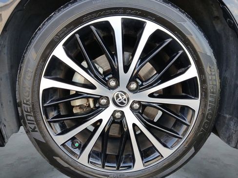 Used 2020 Toyota Camry SE FWD image 14