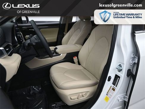 Used 2024 Toyota Highlander Limited image 22