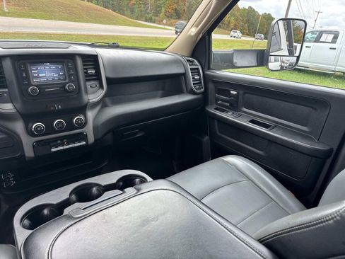 Used 2019 RAM 3500 Tradesman w/ Chrome Appearance Group AWD/4WD image 17