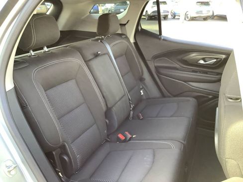 Used 2024 GMC Terrain SLE w/ Driver Convenience Package image 17