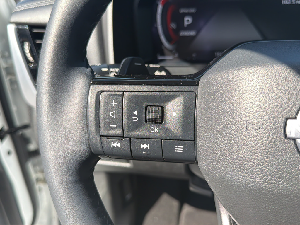 Certified 2025 Nissan Rogue SL w/ SL Premium Package FWD image 37