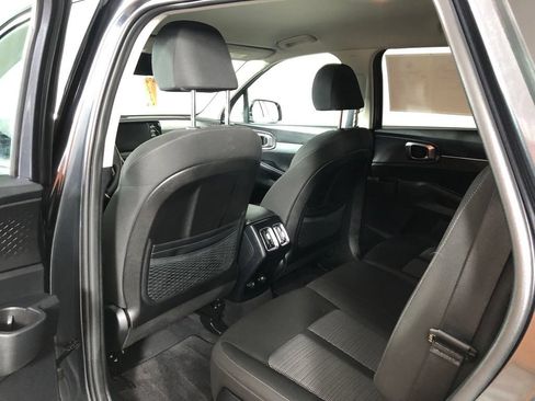 Used 2023 Kia Sorento LX FWD image 12