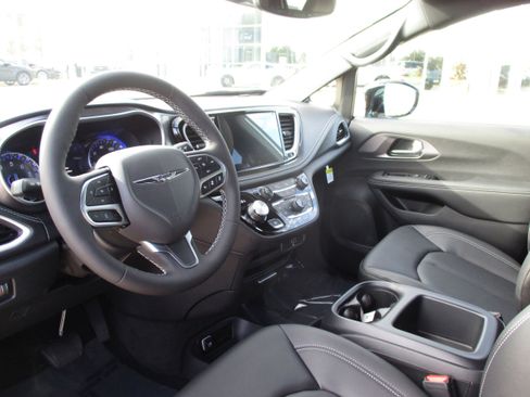 New 2026 Chrysler Pacifica Select FWD image 13
