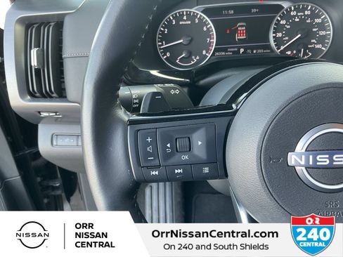 Used 2025 Nissan Pathfinder SL image 15