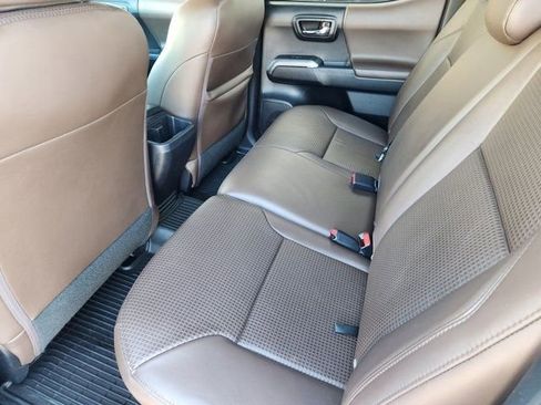 Used 2017 Toyota Tacoma Limited image 32