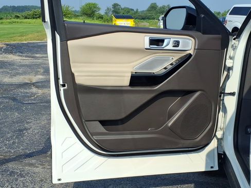 Used 2021 Ford Explorer Platinum w/ Equipment Group 601A AWD/4WD image 13