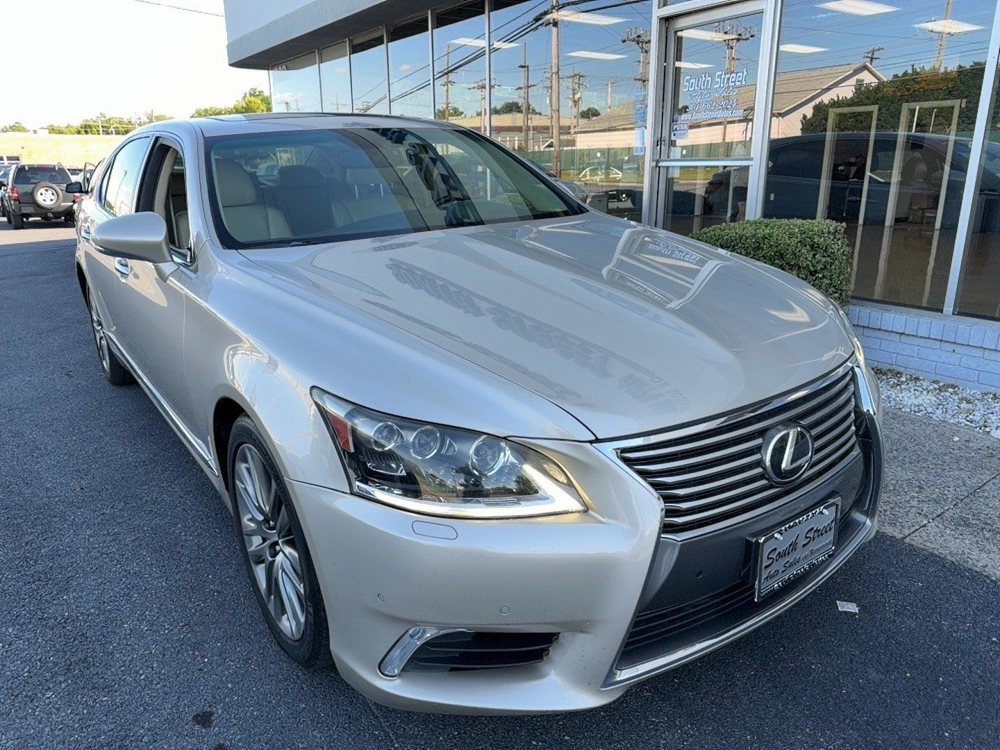 Used 2013 Lexus LS 460 L w/ All-Weather Pkg RWD image 2