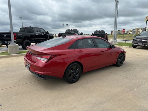 Used 2023 Hyundai Elantra SEL FWD image 6