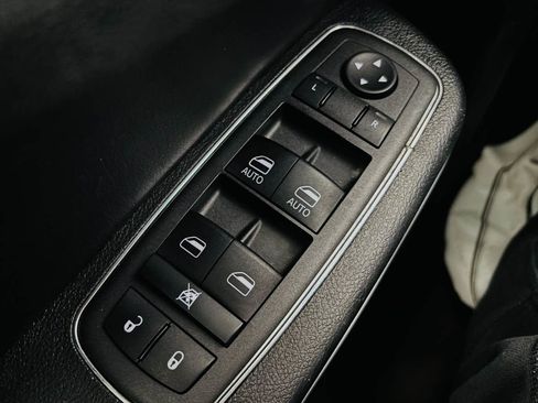 Used 2023 Chrysler 300 S RWD image 38