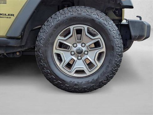 Used 2013 Jeep Wrangler Unlimited Rubicon w/ Connectivity Group AWD/4WD image 21