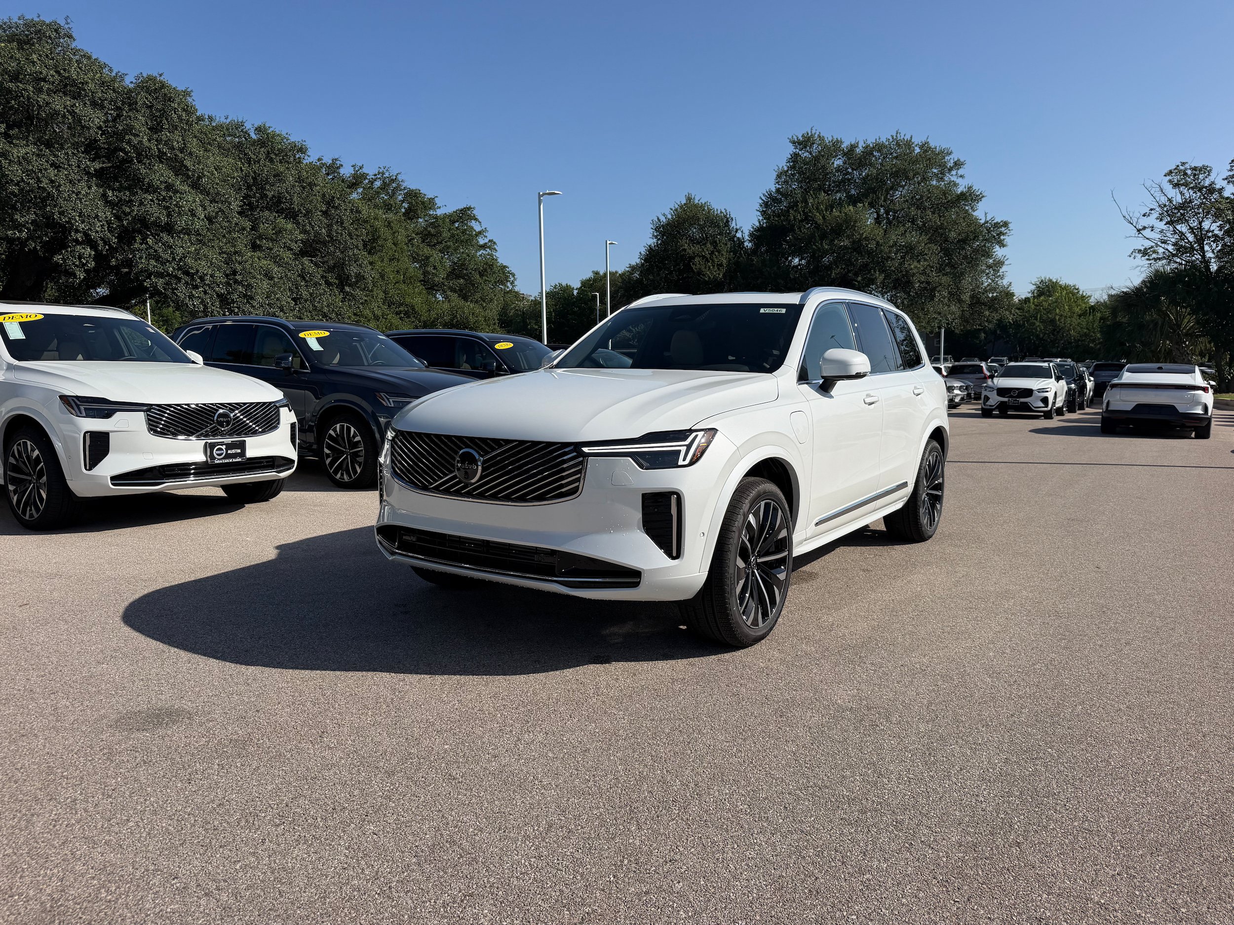 New 2026 Volvo XC90 T8 Plus w/ Protection Package AWD/4WD image 2