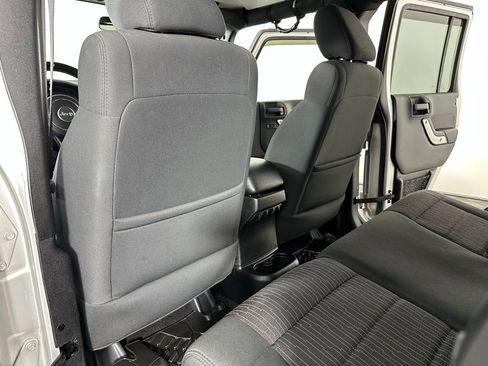 Used 2012 Jeep Wrangler Unlimited Sahara w/ Connectivity Group image 21