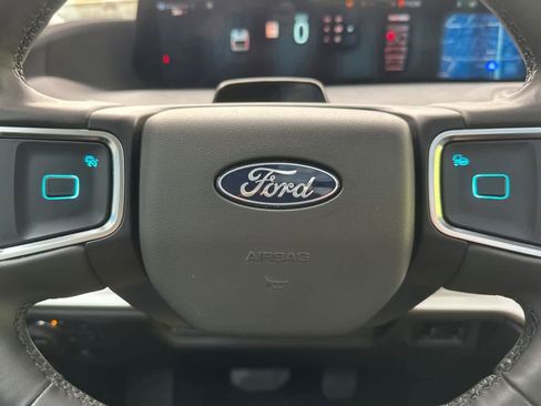 Certified 2025 Ford Expedition Active AWD/4WD image 25