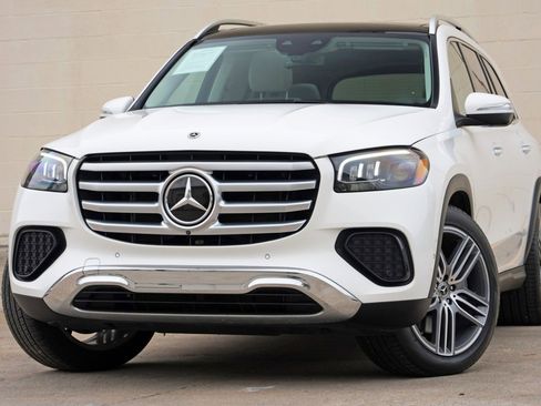 Used 2024 Mercedes-Benz GLS 450 4MATIC image 3