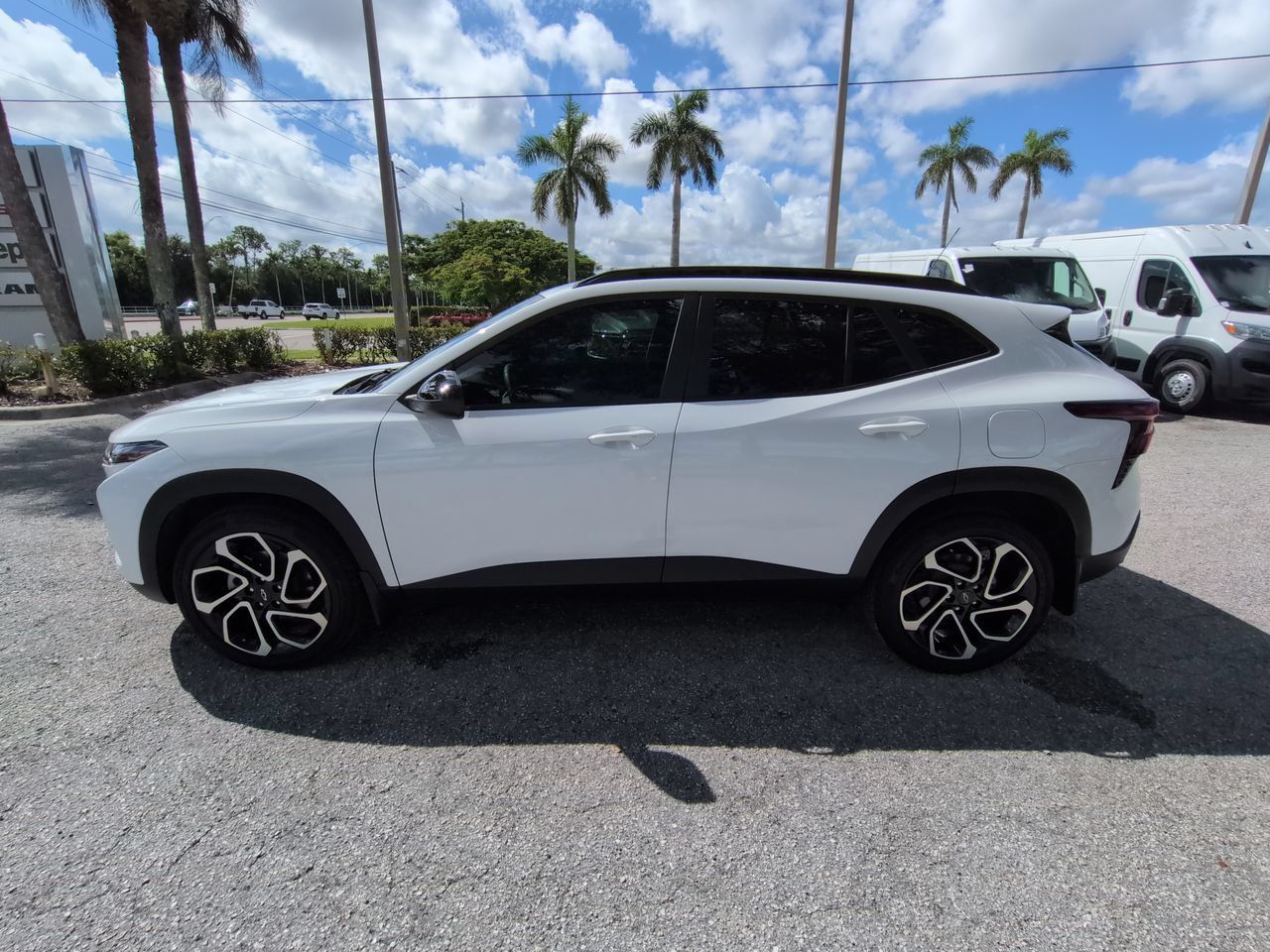 Used 2025 Chevrolet Trax RS w/ Sunroof Package FWD image 8