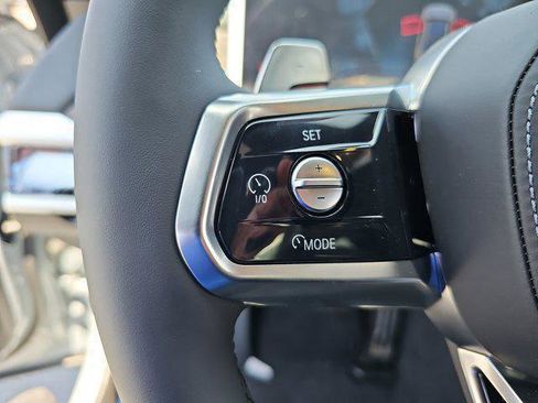New 2025 BMW 750e xDrive w/ Premium Package image 17