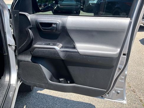 Certified 2021 Toyota Tacoma SR5 AWD/4WD image 12