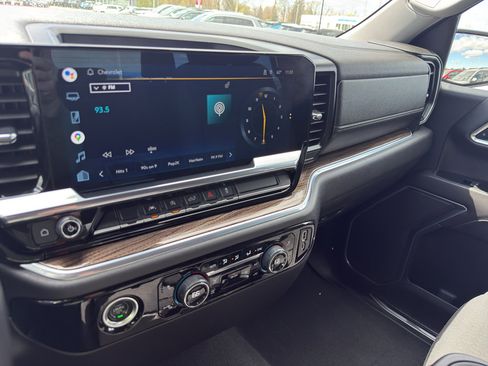 Used 2022 Chevrolet Silverado 1500 LT AWD/4WD image 22