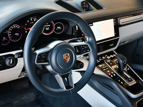 Used 2023 Porsche Cayenne Platinum Edition image 45